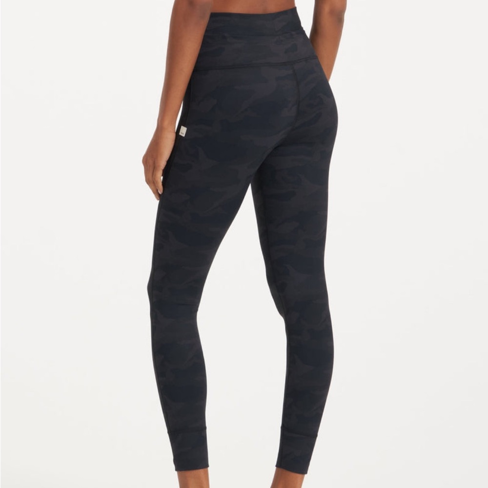 Vuori Daily Legging - XS -Black Camo